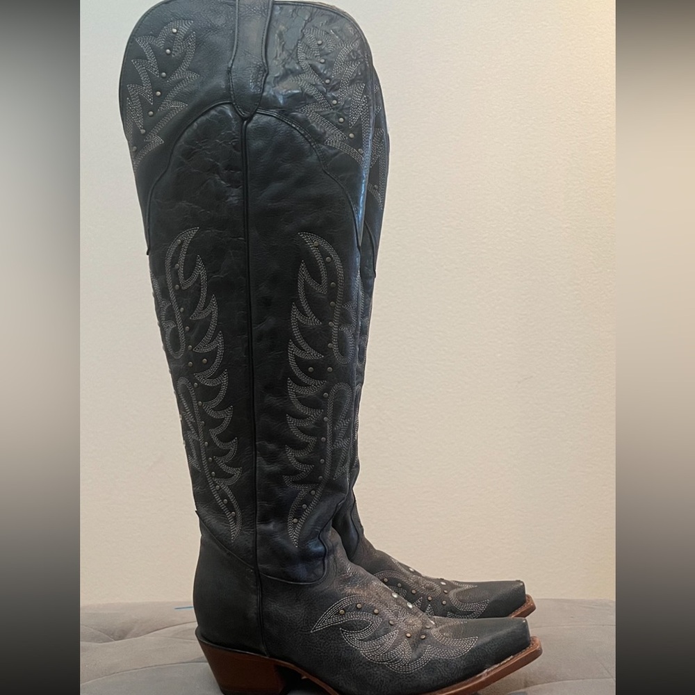 boots size 10 I got them for 300 I’ll let them go for 98 basically new